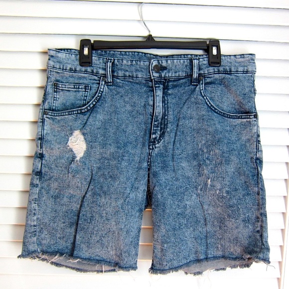 MENS H&M DIVIDED GREY LINE Acid Wash Distressed Denim Jeans Shorts - Picture 3 of 4